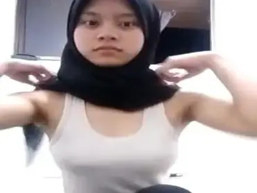 Ukhti Hijab Mulus Cantik Pasrah Kasur Peraduan